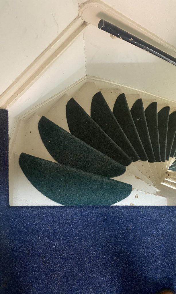 Trap vóór complete renovatie door Caliskan Bouw