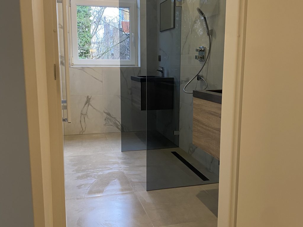 Een badkamer van de oude keuken gemaakt